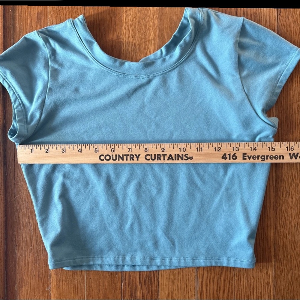 Bombshell Sportswear Cropped Fit Fam Tee S